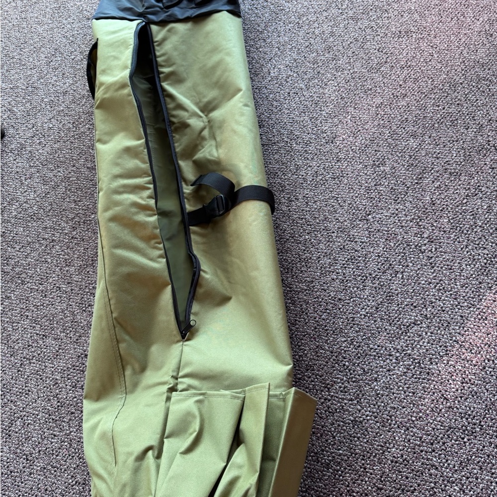 Waterproof Fishing Rod and Gear Bag - Picture 5 of 7